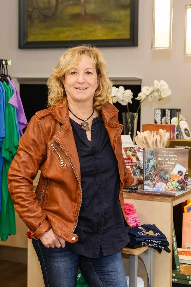 Jennydassberger.com  spielladen 3 768x1151