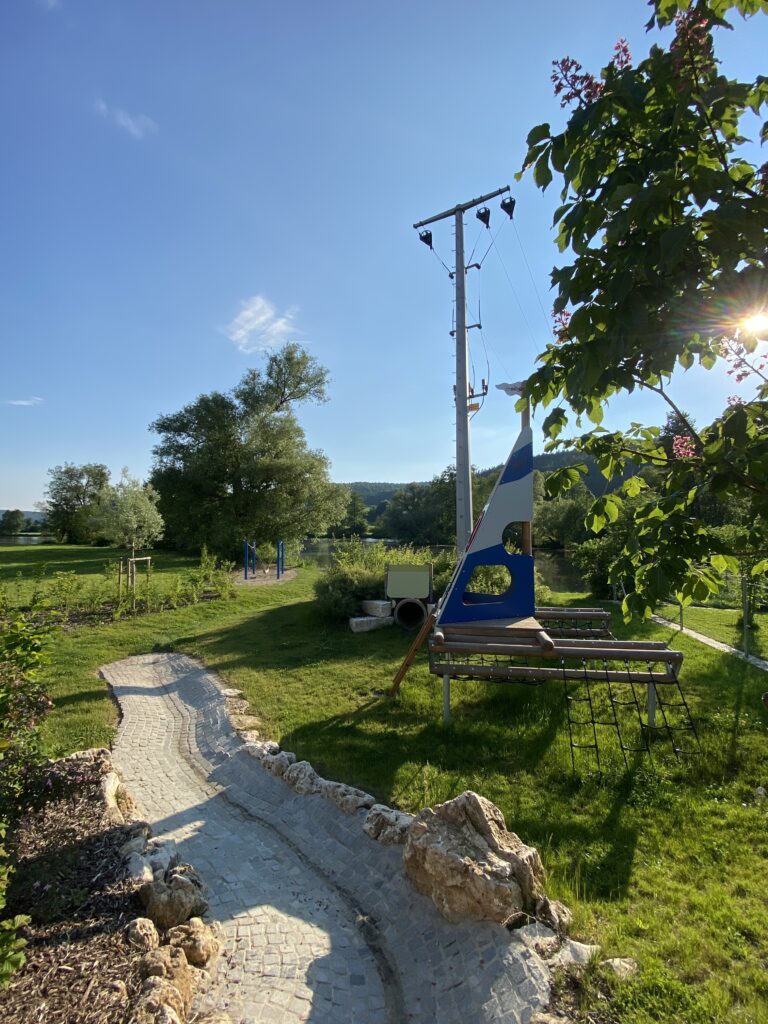 F600E96A AE4C 4DE8 8757 5451A92000FC 2297 00000228CC95D692 768x1024